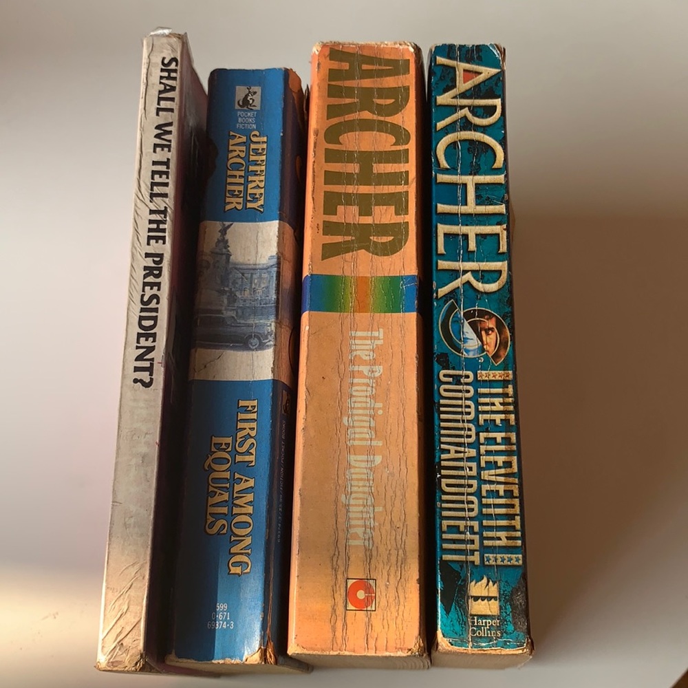Jeffrey Archer readers? 3 books + 1 free. - Picture 1 of 6